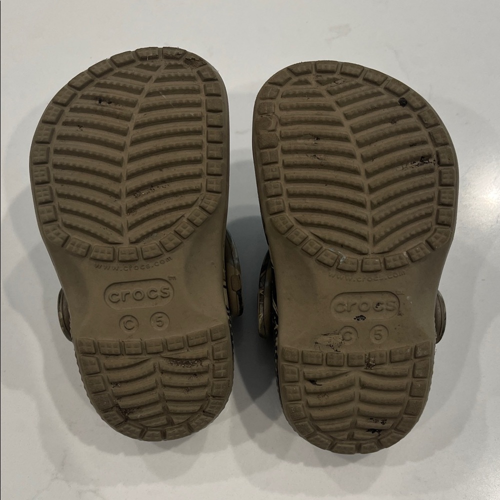 Toddler Camo Crocs - Picture 3 of 3